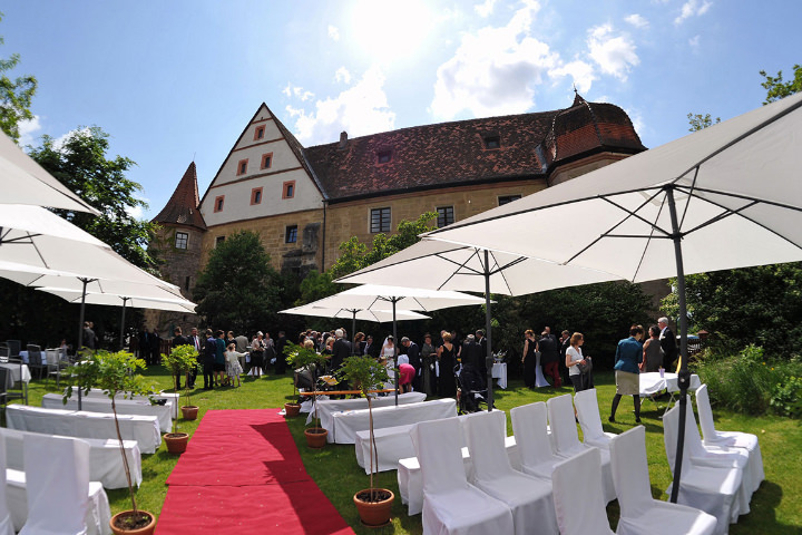 Schloss Wiesenthau - Freie Trauung im Garten