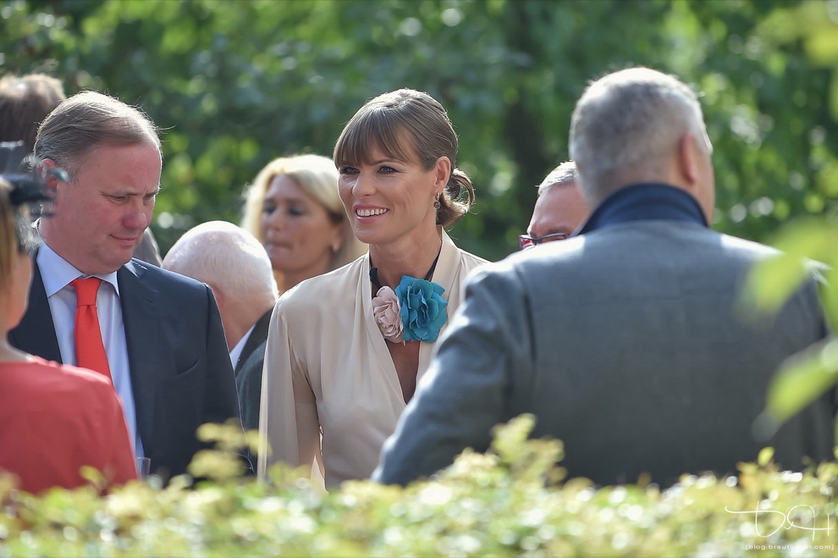 Hochzeit im Hirsvogelsaal - Glückwünsche im Garten Hochzeit im Hirsvogelsaal - Glückwünsche im Garten