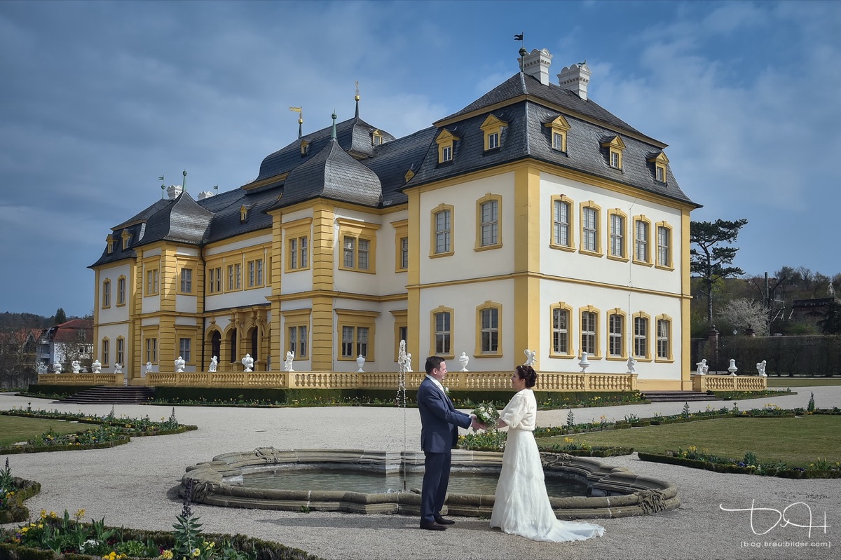 Hochzeitsfotograf Würzburg - Brautpaar im Rokokogarten von Schloss Veitshöchheim Hochzeitsfotograf Würzburg - Brautpaar im Rokokogarten von Schloss Veitshöchheim