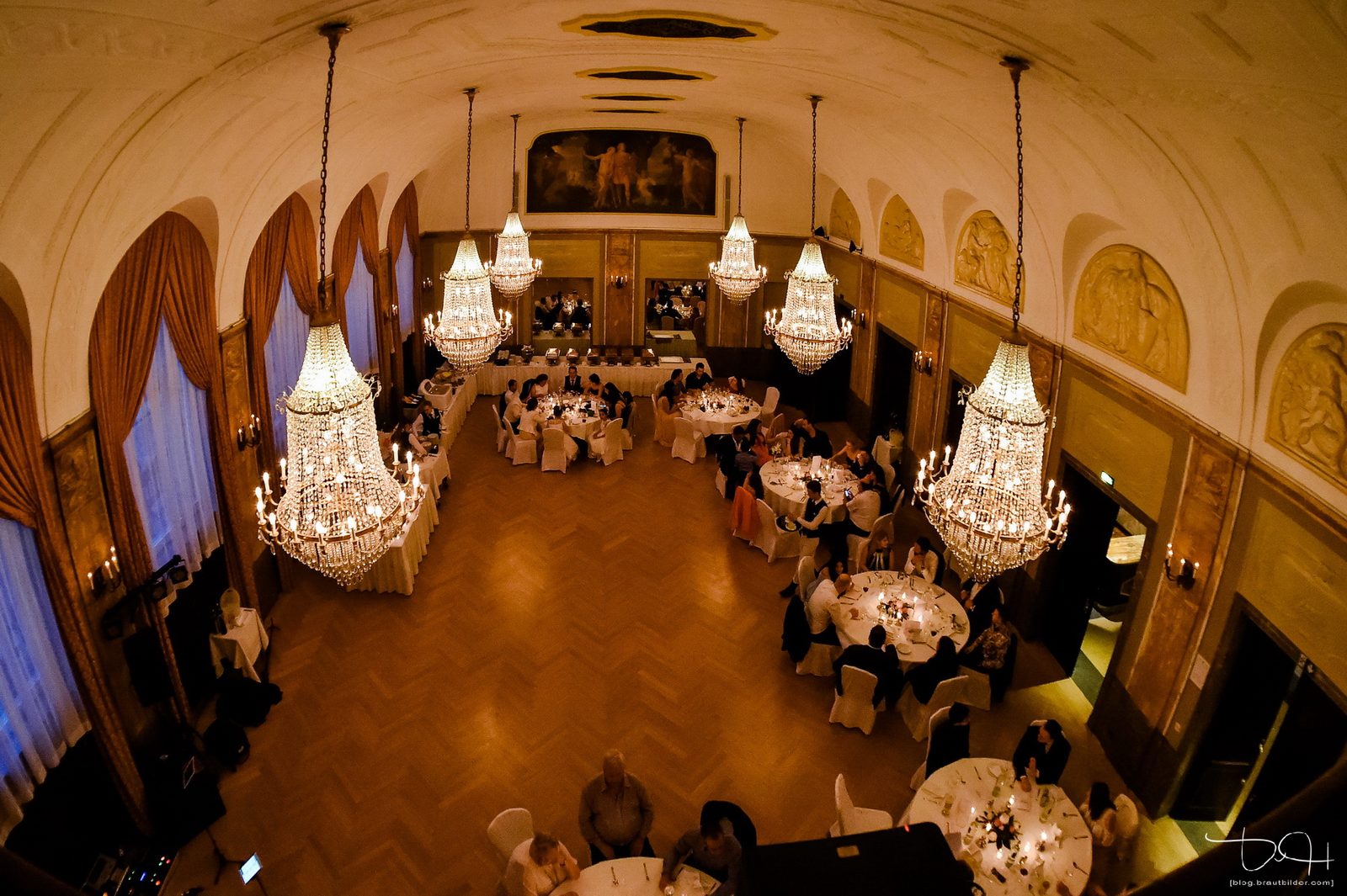 Hochzeitsfotograf Le Méridien Grand Hotel Nürnberg - Richard-Wagner-Saal mit Kronleuchtern