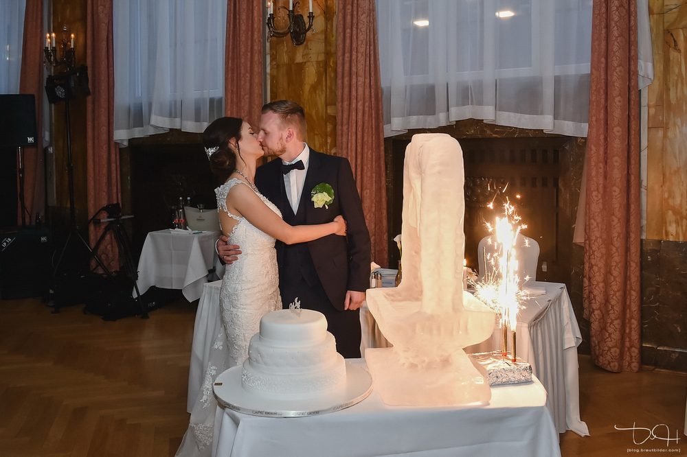 Hochzeitstorte und Brautpaar im Grand Hotel Nürnberg Hochzeitstorte und Brautpaar im Grand Hotel Nürnberg