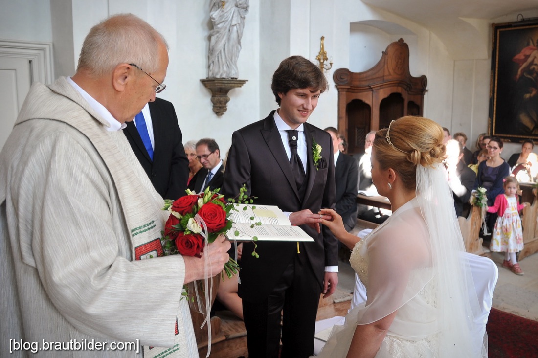 Hochzeit auf Schloss Thurn - der Ringtausch Hochzeit auf Schloss Thurn - der Ringtausch