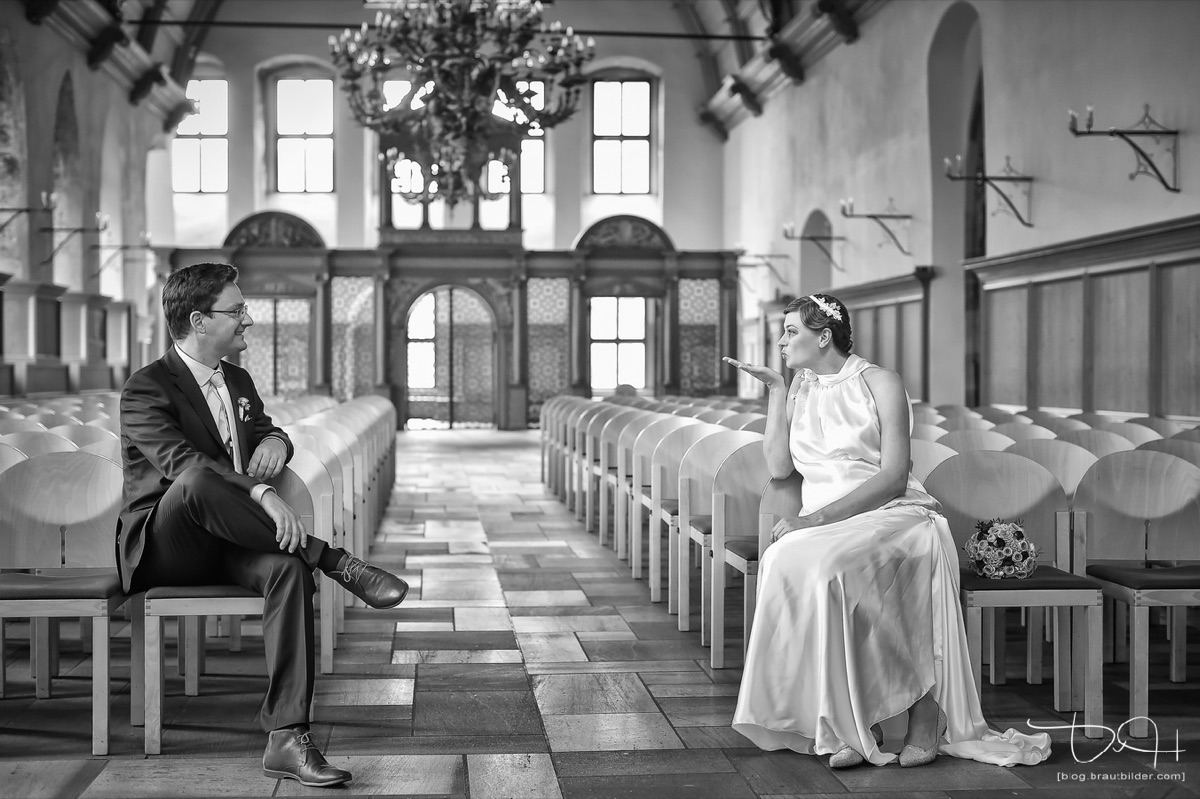 Brautpaar im historischen Saal des Sch&uuml;rstabhauses